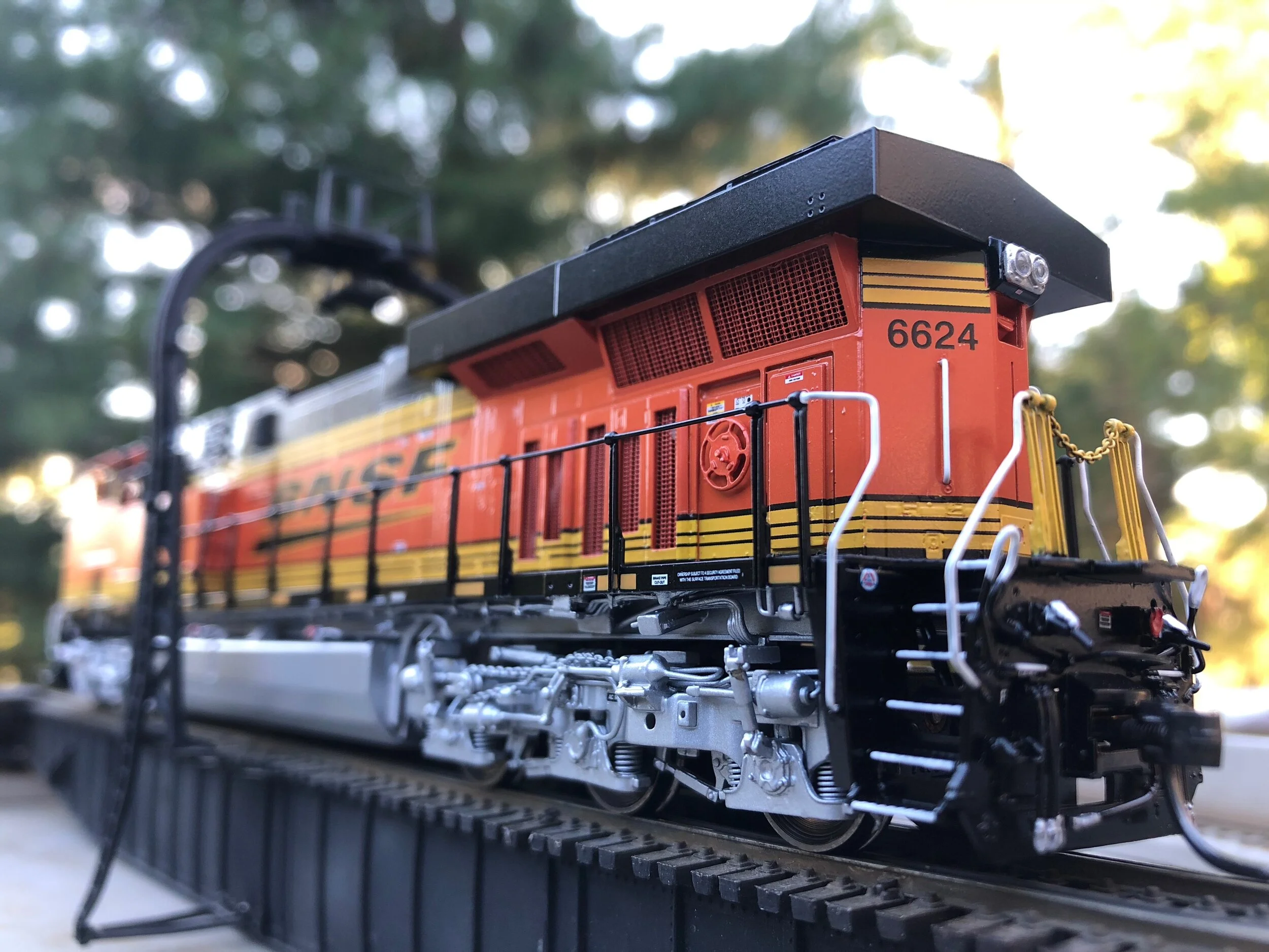 BNSF ES44C4 HO Scale — BCHIN LOCOMOTIVES